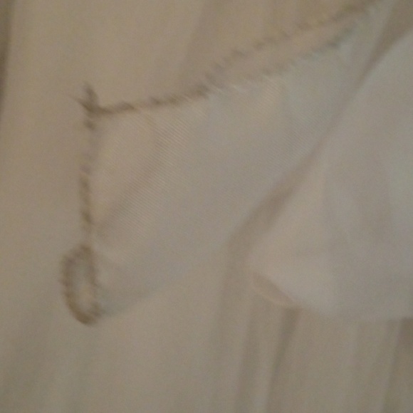 Girls white dress with loose petals in skirt - Picture 5 of 5